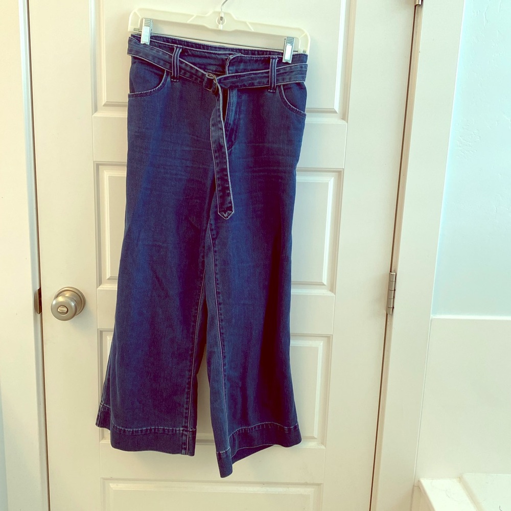 Super cute wide leg flare crop!